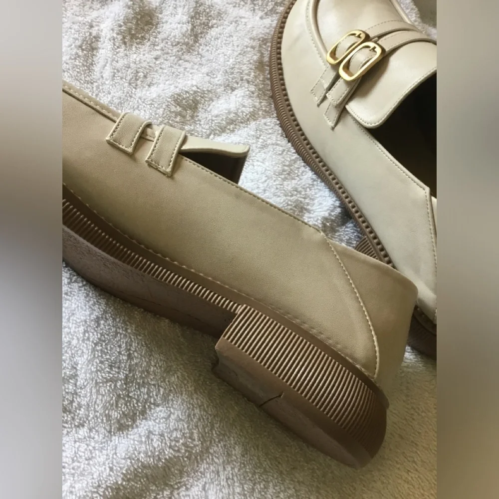 Gangming Cream Double-Buckle Loafers with Gold Hardware